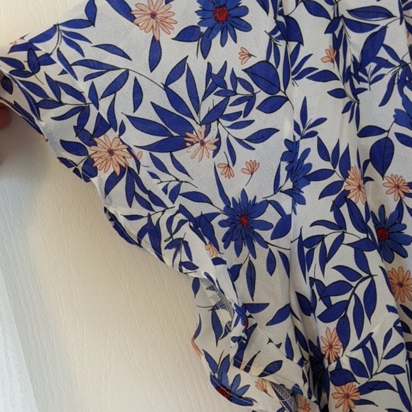 Liz Claiborne sheer floral blouse - Picture 4 of 6